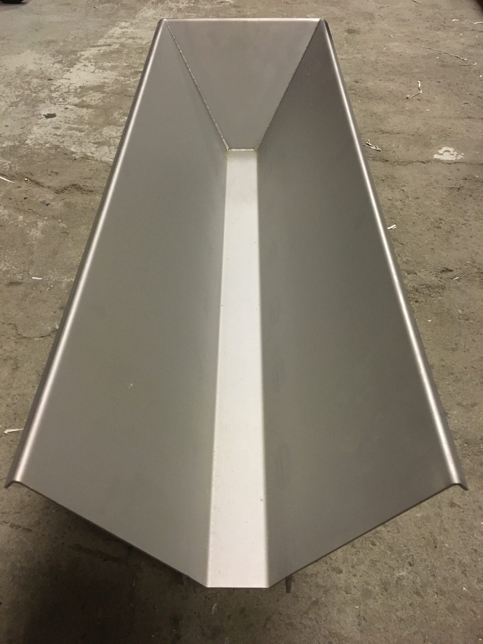 Vibrating trough